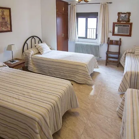Hostal Alba Taruta Guadalupe  Extérieur photo